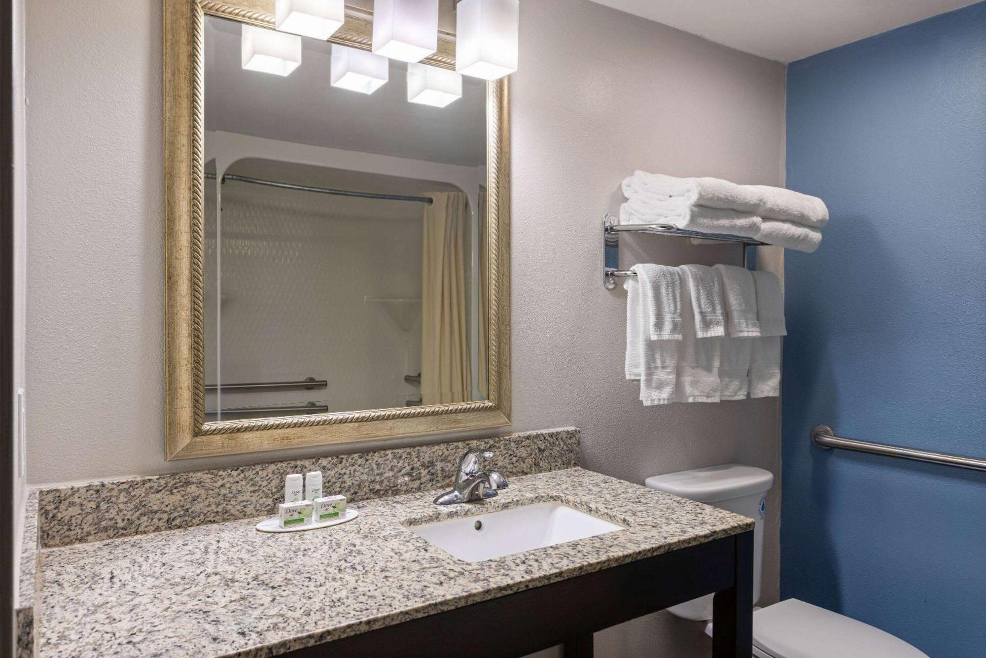 Baymont By Wyndham Newark At University Of Delaware Exterior foto