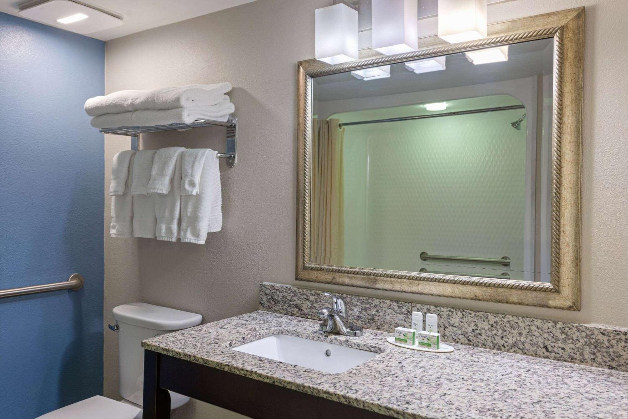 Baymont By Wyndham Newark At University Of Delaware Exterior foto